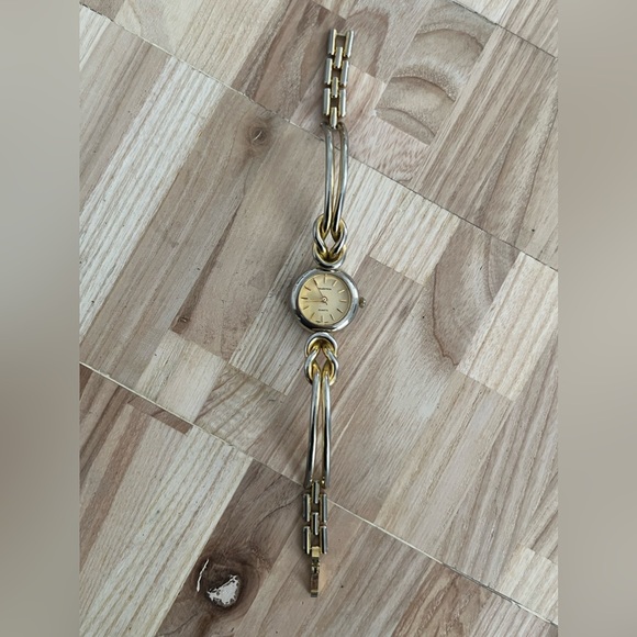 Majestron Ladies Watch Gold Tone Dial Gold Tone Knot Bracelet - Picture 6 of 12